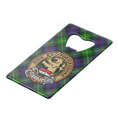 Clan Farquharson Crest over Tartan Creditkaart Flessenopener (Voorkant Gekanteld)