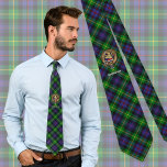 Clan Farquharson Crest over Tartan Stropdas<br><div class="desc">Clan Farquharson crest badge omringd door een riem en gesp over tartan achtergrond. Eigen Tekst.</div>