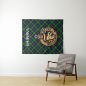 Clan Farquharson Crest over Tartan Wandkleed (In Situ (horizontaal))
