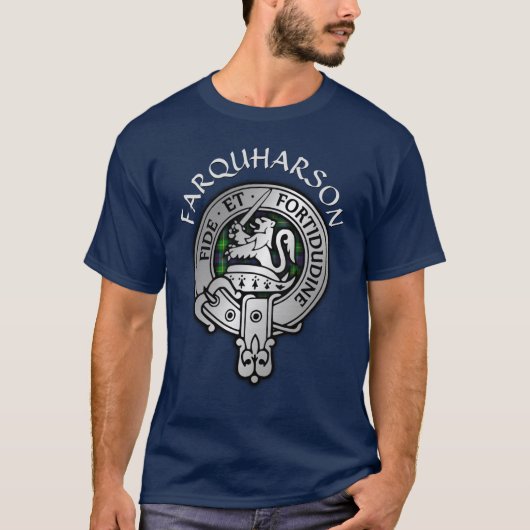 Clan Farquharson Crest & Tartan T-shirt (Voorkant)