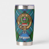 Clan Ferguson Crest over Tartan Geïsoleerde Drinkbeker (Voorkant)