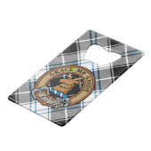 Clan Forbes Crest over jurk Tartan Creditkaart Flessenopener (Voorkant Gekanteld)