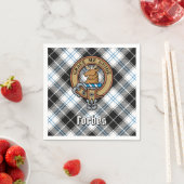 Clan Forbes Crest over jurk Tartan Servet (Insitu)