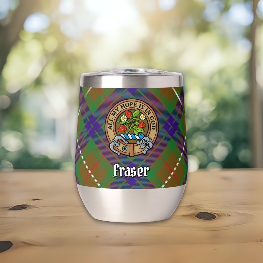 Clan Fraser Crest over jagen Tartan