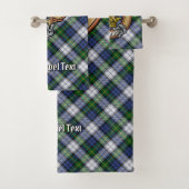Clan Gordon Crest over Dress Tartan Bad Handdoek (Insitu)