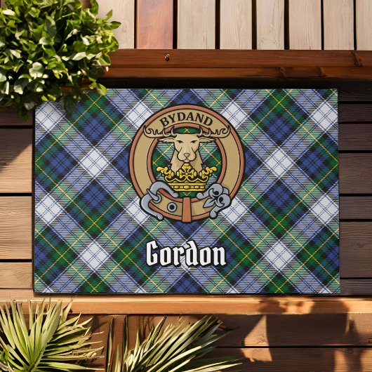 Clan Gordon Crest over Dress Tartan Deurmat