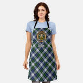Clan Gordon Crest over Dress Tartan Schort (Gedragen)