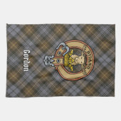 Clan Gordon Crest over Weathered Tartan Theedoek (Horizontaal)