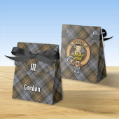 Clan Gordon Crest over Weathered Tartan Vor Box Bedankdoosjes