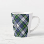 Clan Gordon Dress Tartan Latte Mok (Rechts)