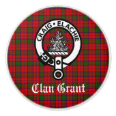 Clan Grant Crest Badge en Tartan Keramische Knop (Voorkant)