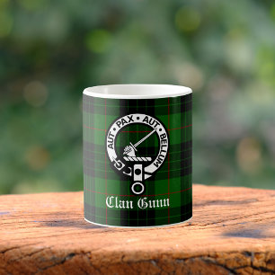 Clan Gunn Crest Badge en Tartan Koffiemok