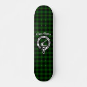 Clan Gunn Crest Badge en Tartan Persoonlijk Skateboard (Voorkant)