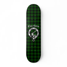 Clan Gunn Crest Badge en Tartan