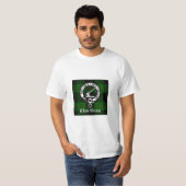 Clan Gunn Crest Badge en Tartan T-shirt (Voorkant volledig)