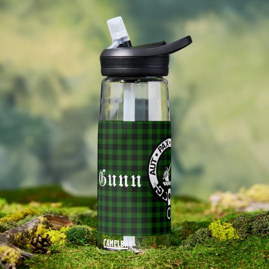 Clan Gunn Crest Badge & Tartan Waterfles (Buiten)