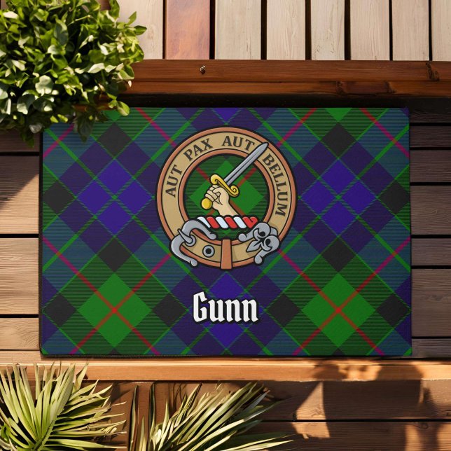 Clan Gunn Crest over Tartan Deurmat (Creator heeft geüpload)