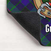Clan Gunn Crest over Tartan Muismat (Hoek)
