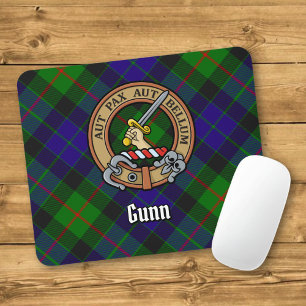 Clan Gunn Crest over Tartan Muismat
