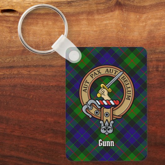 Clan Gunn Crest over Tartan Sleutelhanger (Voorkant)