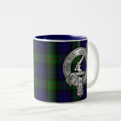 Clan Gunn Crest & Tartan - Oude Norse Tweekleurige Koffiemok (Voorkant rechts)