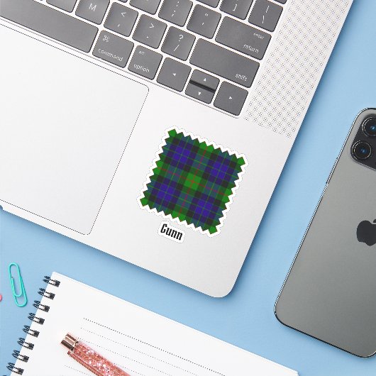Clan Gunn Tartan Sticker (Laptop met iPhone)
