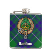 Clan Hamilton Crest over jagen Tartan Heupfles (Voorkant)