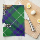 Clan Hamilton Crest over jagen Tartan Theedoek (Quarter Fold)