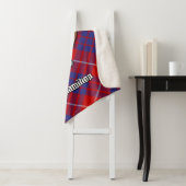 Clan Hamilton Crest over Red Tartan Sherpa Deken (In situ)