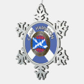 Clan Hamilton Tartan Knot & Flag Tin Sneeuwvlok Ornament (Rechts)