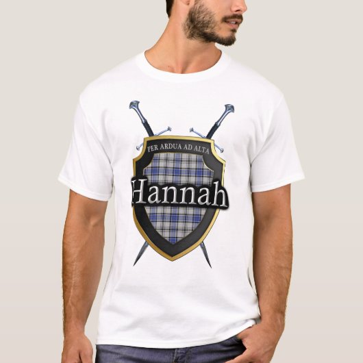 Clan Hannah Hannay Tartan Pset Shield & Swords T-shirt (Voorkant)