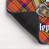Clan Hepburn Crest over Tartan Muismat (Hoek)
