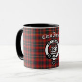 Clan Innes Crest Badge en Tartan Mok (Voorkant links)