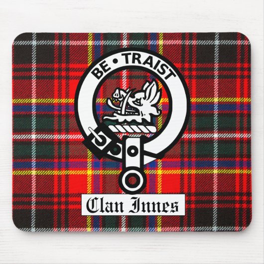 Clan Innes Crest Badge en Tartan Muismat (Voorkant)