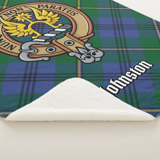 Clan Johnston Crest over Tartan Sherpa Deken (3/4)