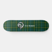 Clan Kennedy Crest Badge & Tartan Persoonlijk Skateboard (Horizontaal)