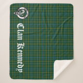 Clan Kennedy Crest Badge & Tartan Sherpa Deken (Voorkant)