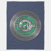 Clan Kennedy Crest & Tartan Knot Fleece Deken (Voorkant)