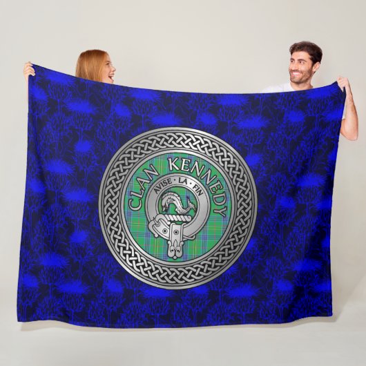 Clan Kennedy Crest & Tartan Knot Fleece Deken (In situ)