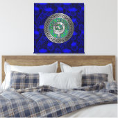 Clan Kennedy Crest & Tartan Knot op Thistle Canvas Afdruk (Insitu (Slaapkamer))