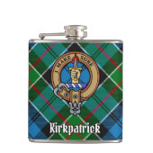 Clan Kirkpatrick Crest over Tartan Heupfles (Voorkant)