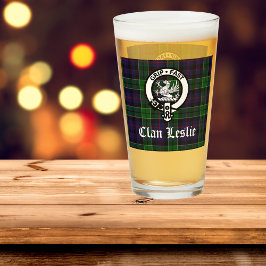 Clan Leslie Crest Badge en Tartan Glas