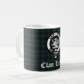Clan Leslie Crest Badge en Tartan Koffiemok (Voorkant links)