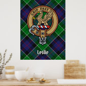 Clan Leslie Crest over de jacht op Tartan Poster (Keuken)
