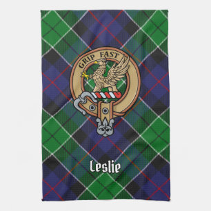 Clan Leslie Crest over de jacht op Tartan Theedoek