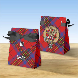Clan Leslie Crest over Red Tartan Bedankdoosjes