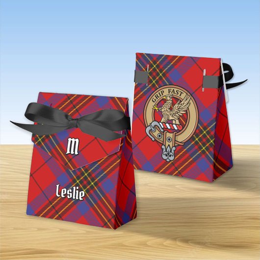 Clan Leslie Crest over Red Tartan Bedankdoosjes