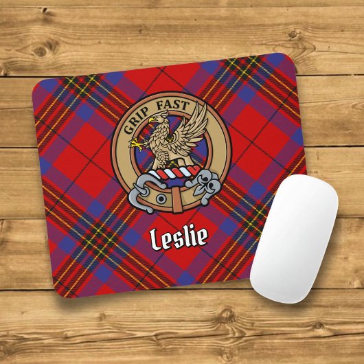 Clan Leslie Crest over Red Tartan Muismat