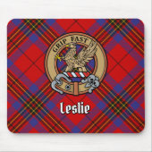 Clan Leslie Crest over Red Tartan Muismat (Voorkant)