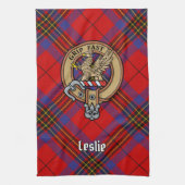 Clan Leslie Crest over Red Tartan Theedoek (Verticaal)
